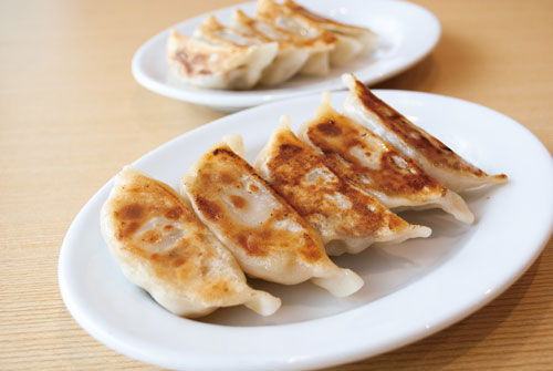 A 餃子 (本場満州焼き餃子)